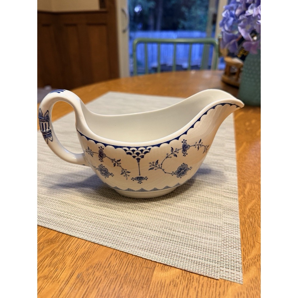 Furnivals Denmark Blue/White Gravy Boat Made in England Wonderful Condition - Picture 3 of 5